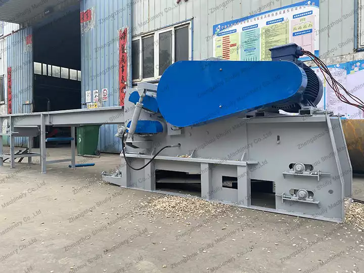 industrial drum style wood chipper