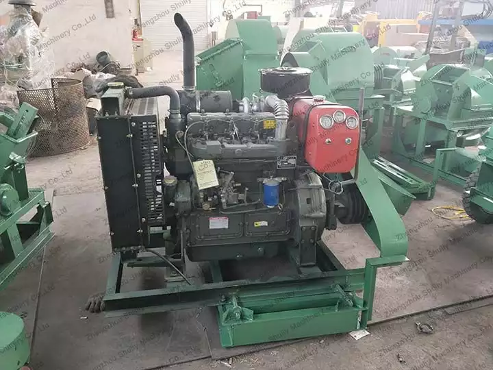 Diesel engine unit for  wood shaver