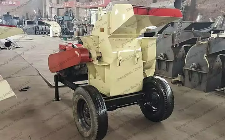 Hammer mill crusher with wheels