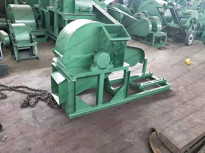 Sawdust crusher machine
